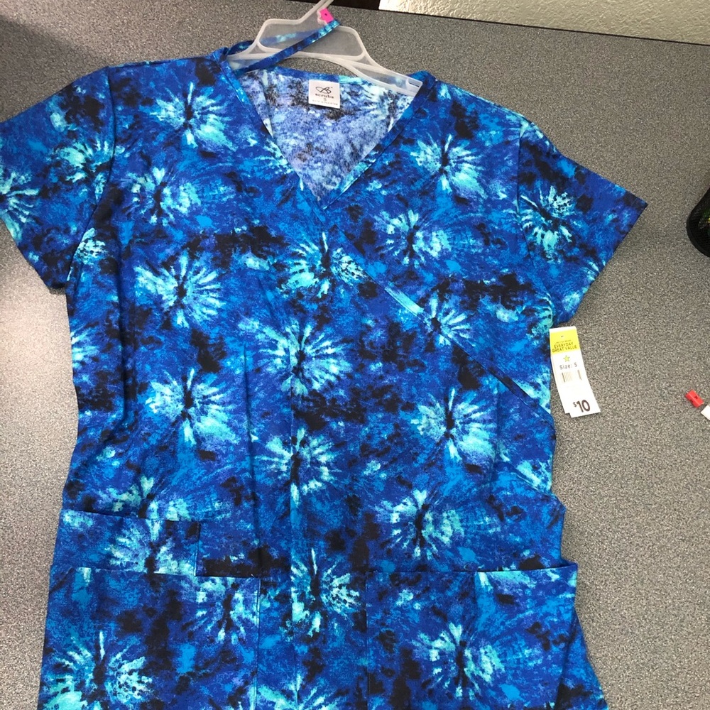 Small scrub top